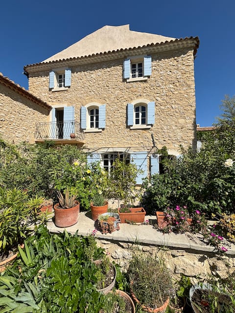 Beautiful provincial home, stunning views and pool