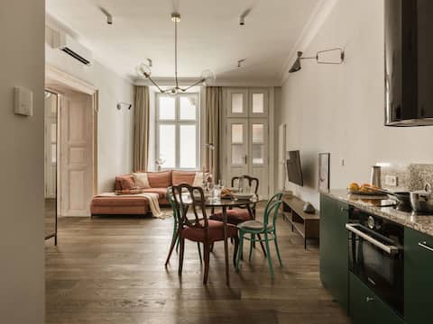 Stylish apartment near Royal Castle w/ sauna