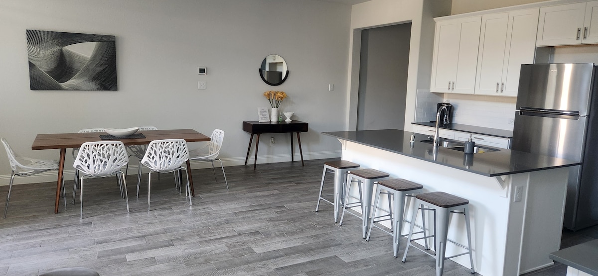 Top Airbnb: The Primrose Townhome, Modern and Fully Equipped in Allen