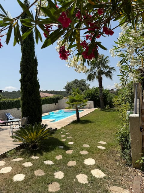 Quiet, spacious, southern 2 bedroom with pool