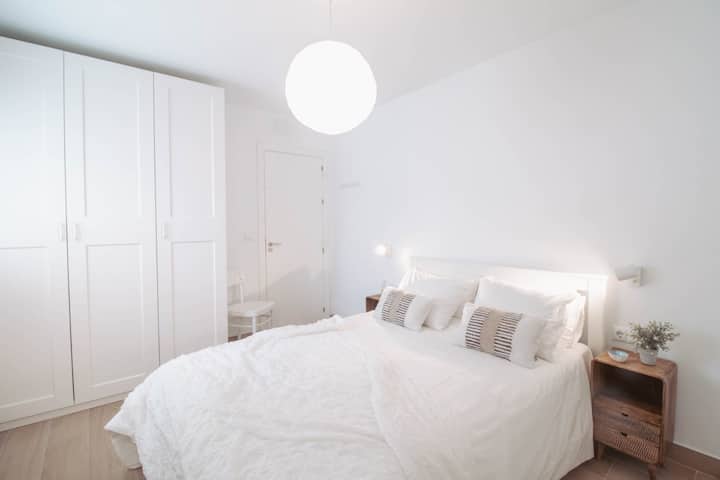 Vyumba vya kulala vyenye starehe na vilivyo na samani kamili.