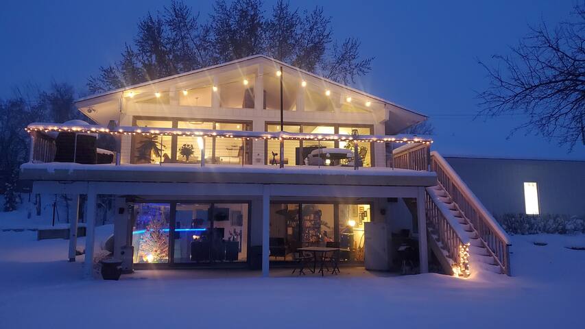 Lake Minnetonka Getaway Lake Home-Sauna! gallery image 2