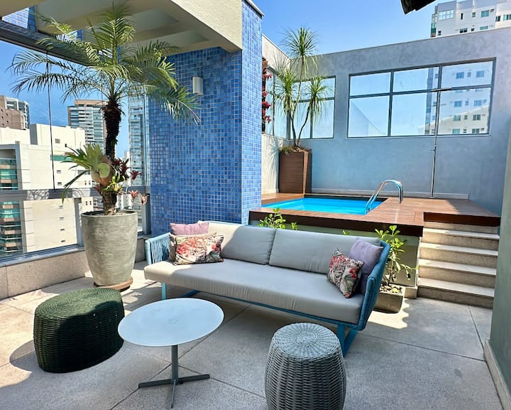 Penthouse with a view of Enseada's sea