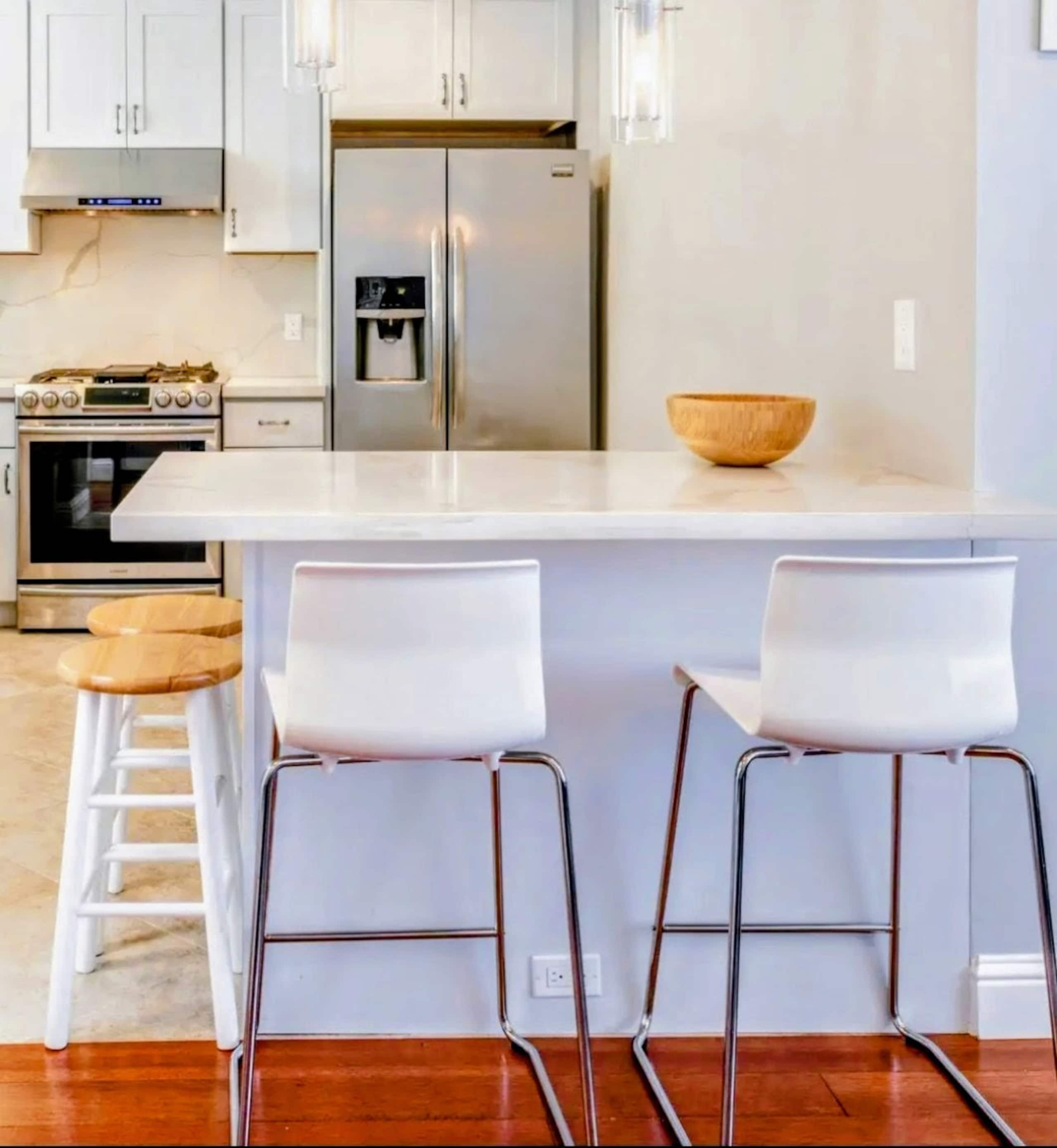 Home in San Francisco · ★4.98 · 4 bedrooms · 5 beds · 2 baths - Image 11