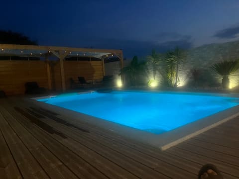 Villa for 8-10 people by the sea