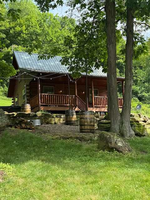 Secluded Country Cabin, Black Creek Retreat