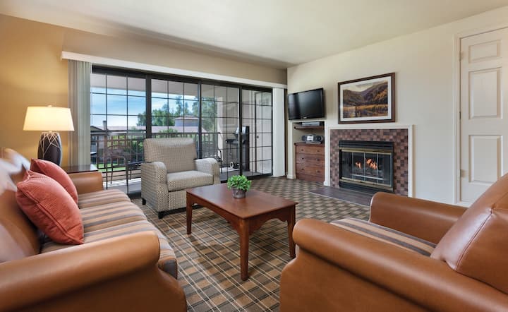 Lake Side Resort With Stunning Views - 1 Bedroom! - Nice, CA