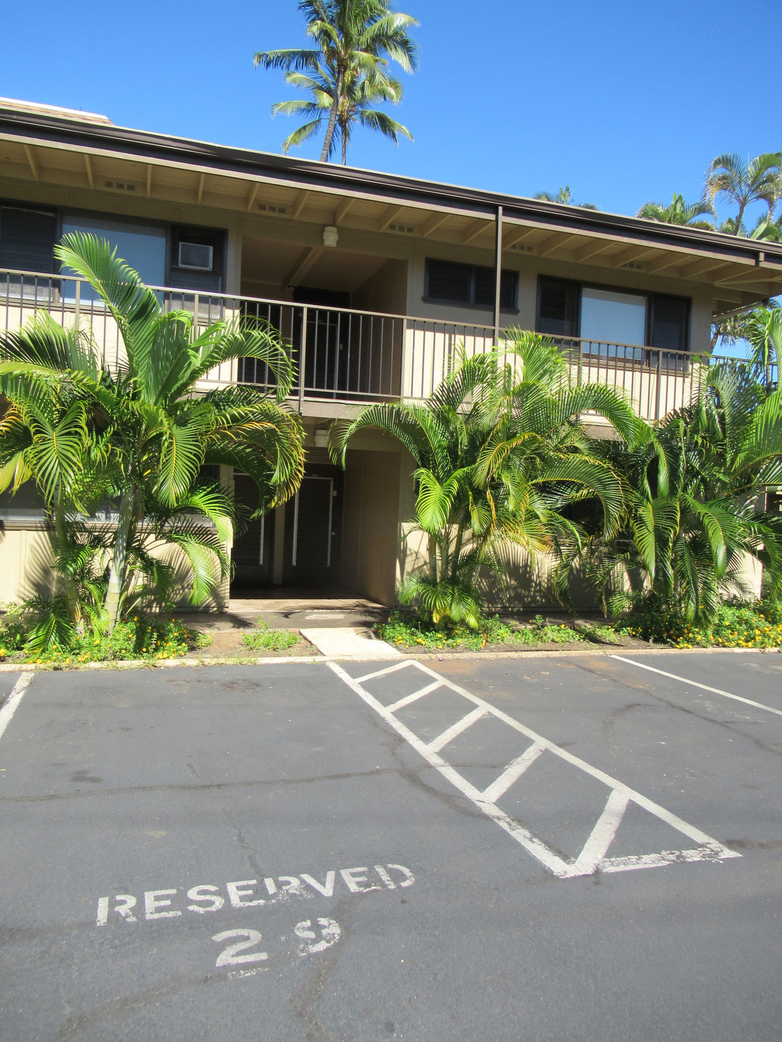 Condo in Lahaina · ★4.91 · 2 bedrooms · 4 beds · 2 baths - Image 2