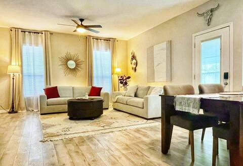 Cozy 2Bdr home convenient to TESLA, COTA, ABIA