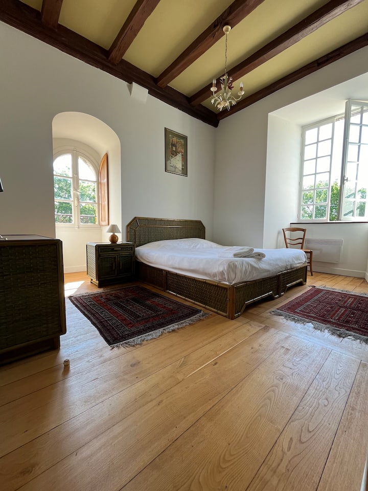 Chambre parental lit King Size 
Bafu la chumbani