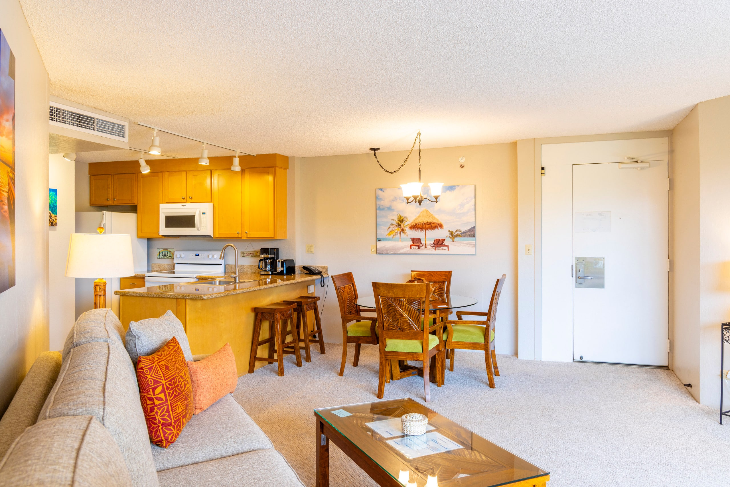 Condo in Lahaina · ★4.98 · 1 bedroom · 2 beds · 1 private bath - Image 4