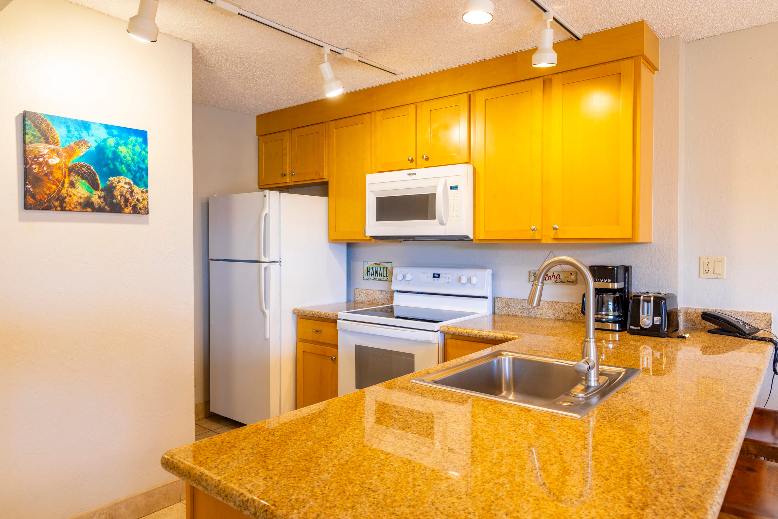 Condo in Lahaina · ★4.98 · 1 bedroom · 2 beds · 1 private bath - Image 7