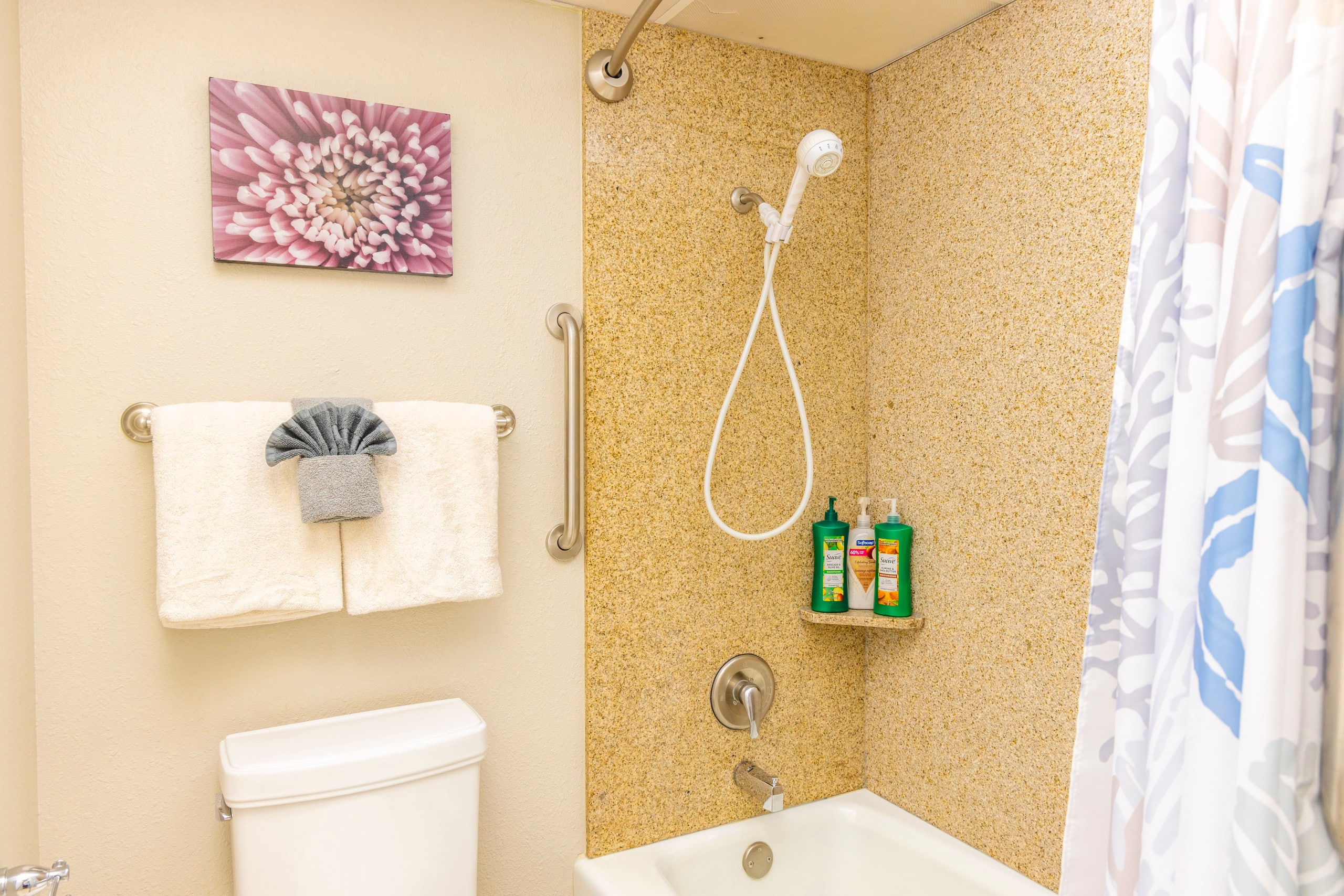 Condo in Lahaina · ★4.98 · 1 bedroom · 2 beds · 1 private bath - Image 14