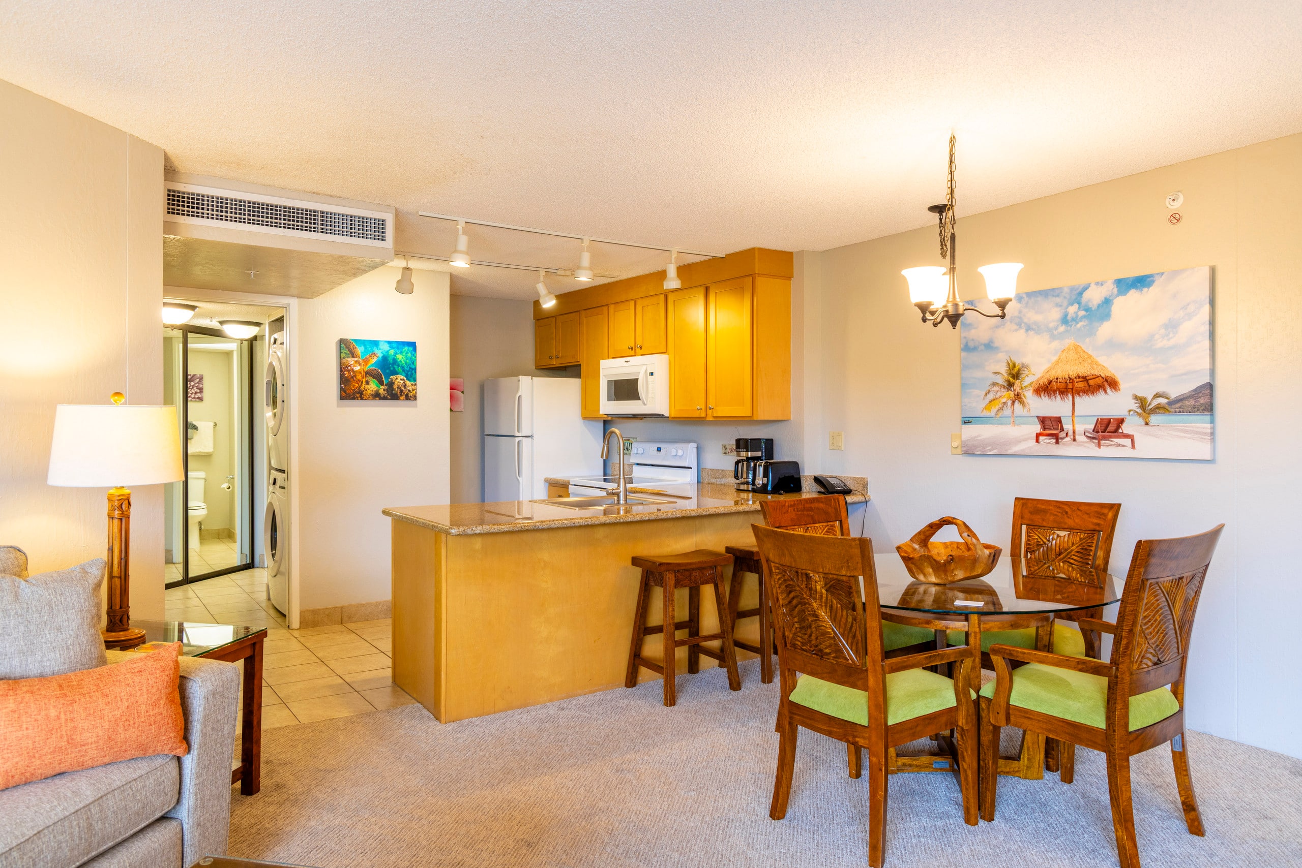 Condo in Lahaina · ★4.98 · 1 bedroom · 2 beds · 1 private bath - Image 9