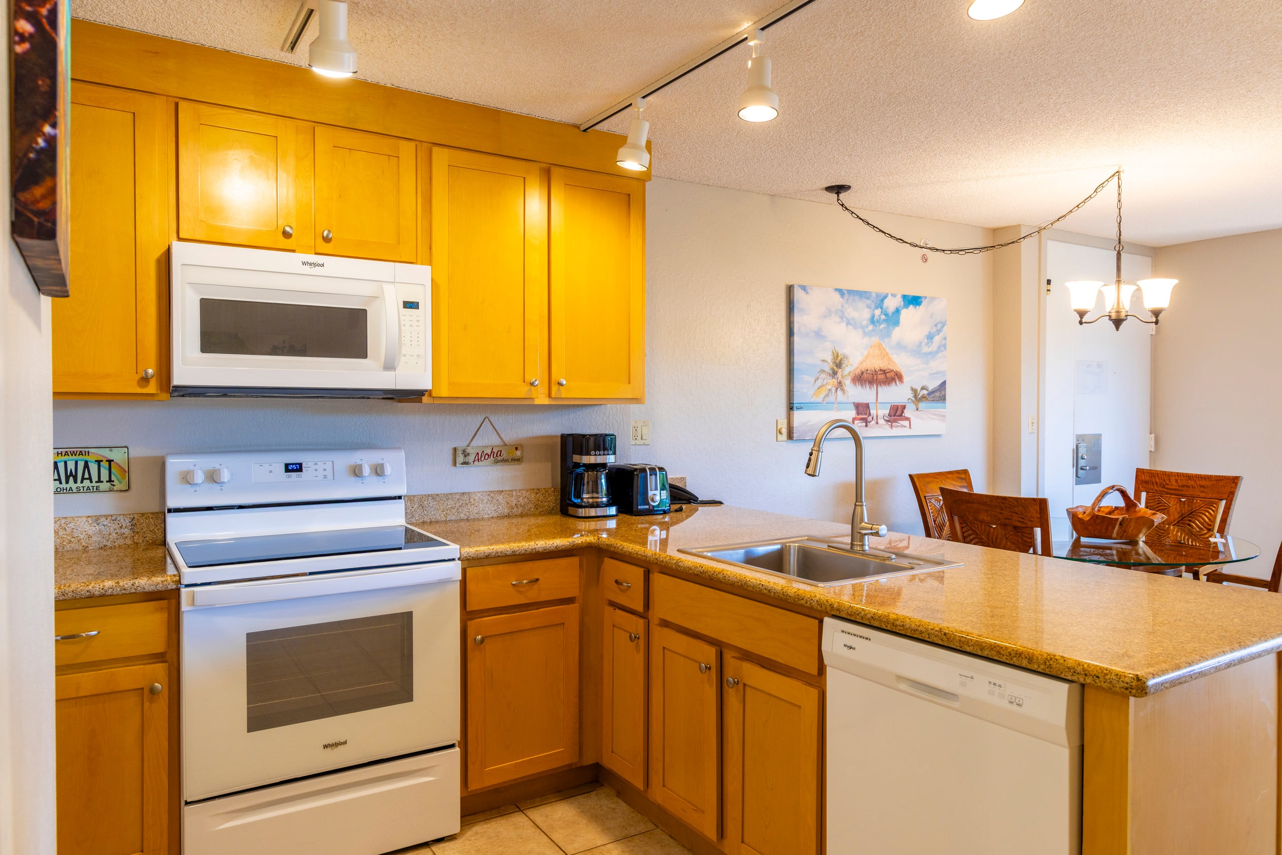Condo in Lahaina · ★4.98 · 1 bedroom · 2 beds · 1 private bath - Image 10