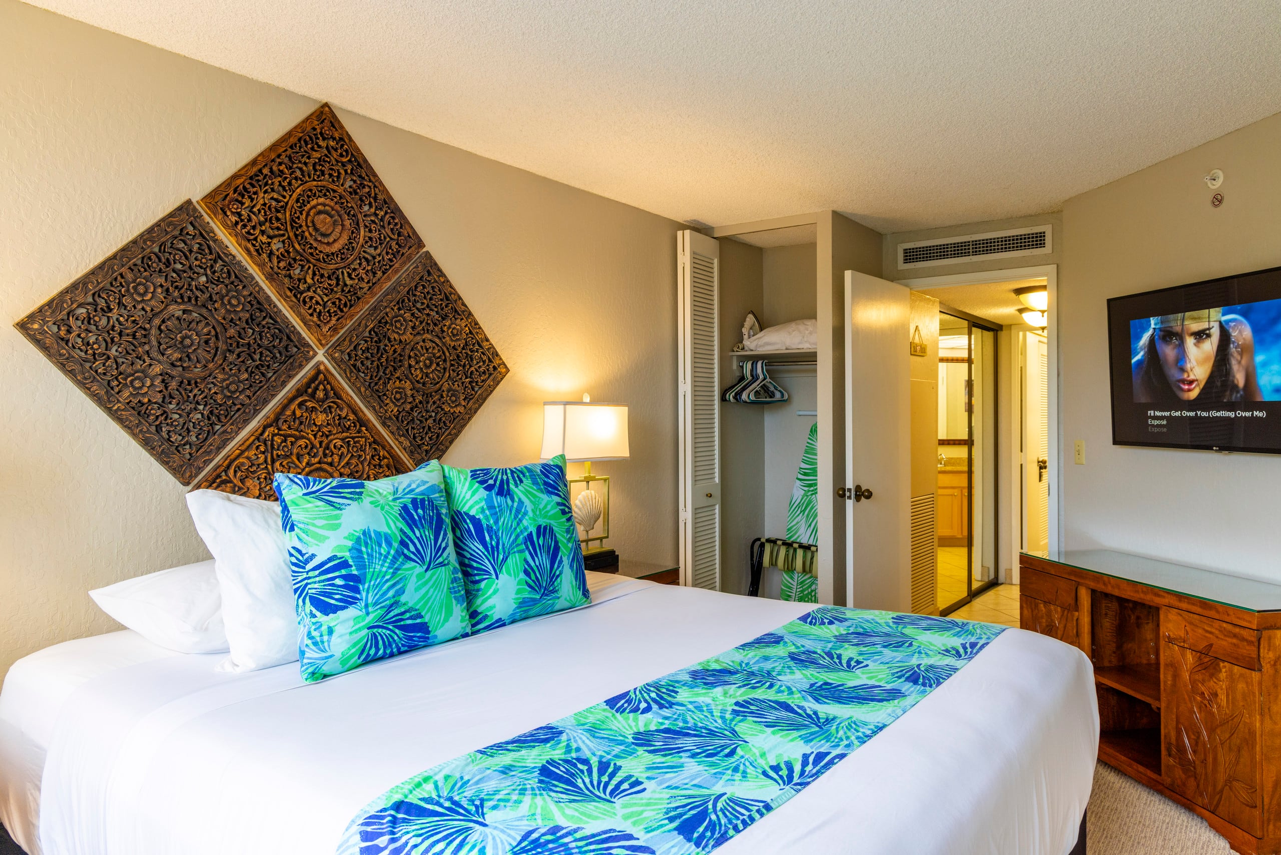 Condo in Lahaina · ★4.98 · 1 bedroom · 2 beds · 1 private bath - Image 1