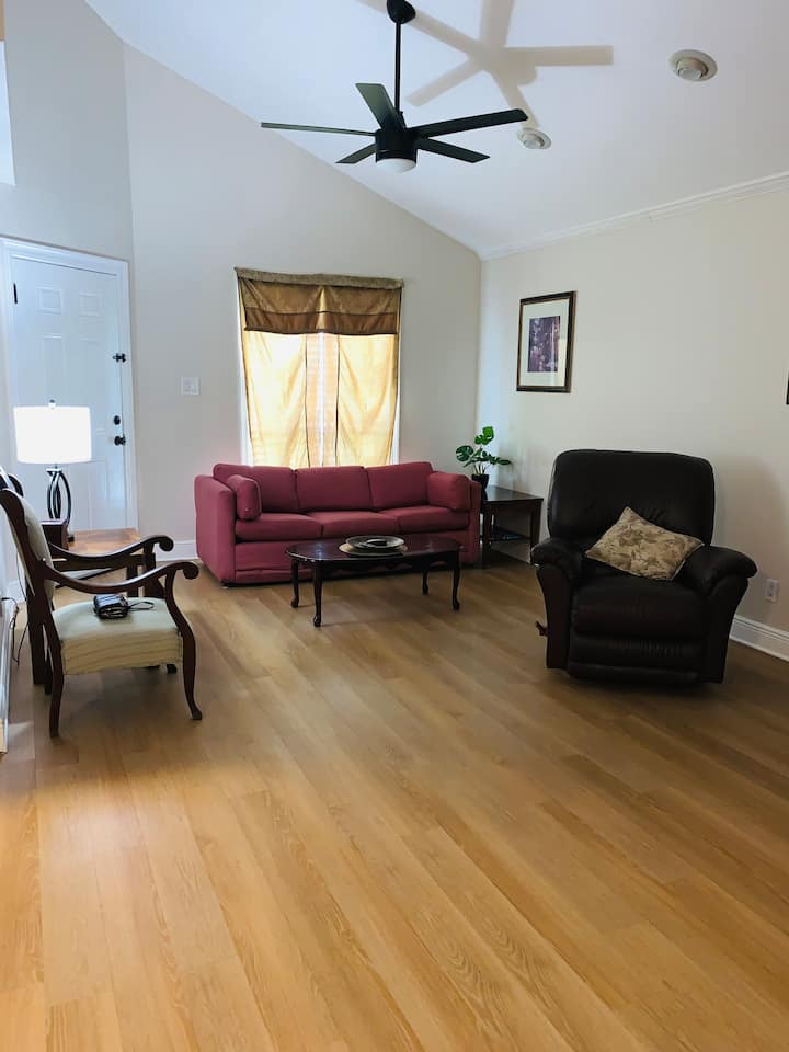 Gonzales 2br 1bath Near I-10 (Bo) - Sorrento, LA
