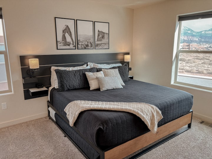 سرير كينج مع سرير مزدوج متحرك