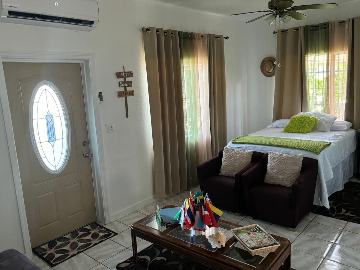 Tropical Treasures Living