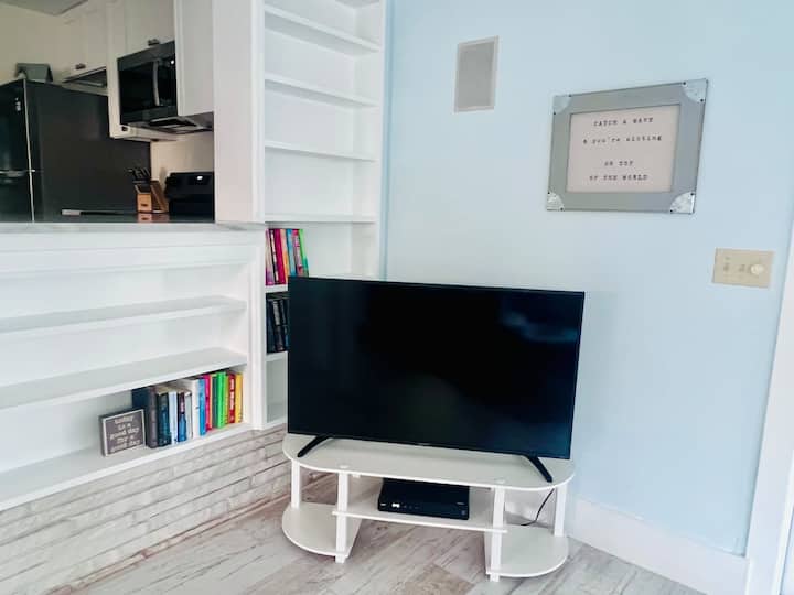 55 инчен рамен телевизор во боја