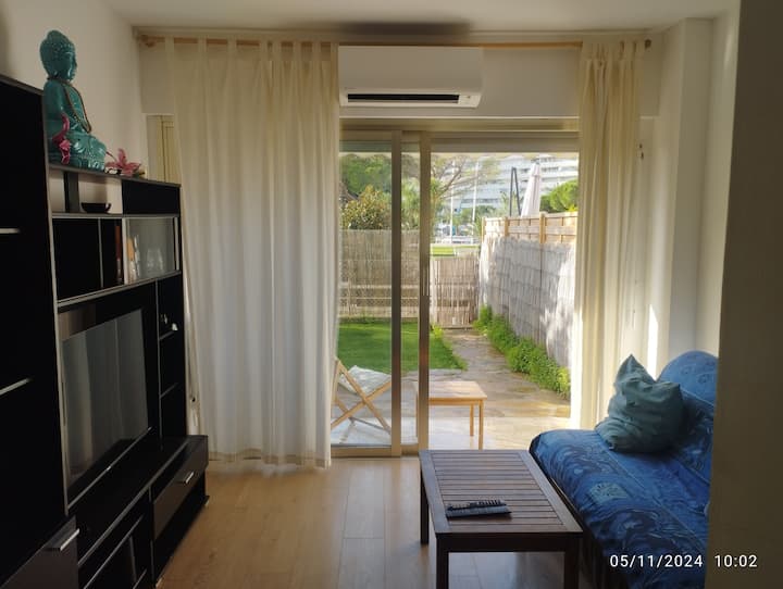 Zen atmosphere. Living room with birdsong in the garden.
Absolute calm and exceptional sunshine 