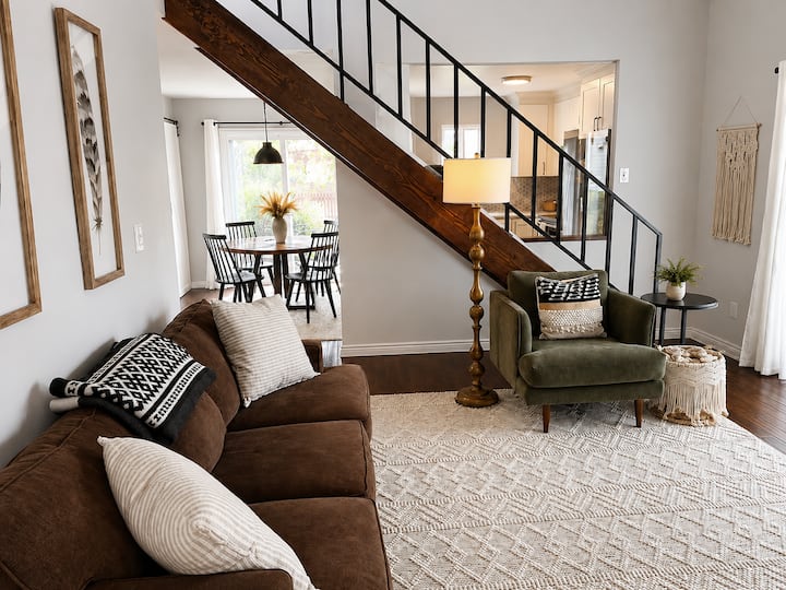 Farmhouse Chic | King Bed + Pool + Mtn Views - Boulder, CO