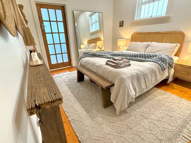 Stunning Beach House 300m to the Sand gallery image 4