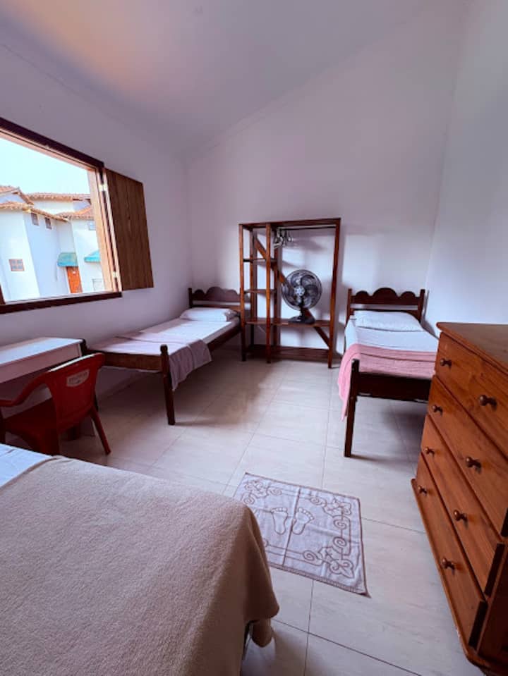 ️ Triple Room 

Large and comfortable triple room, ideal for families or friends. It has three cozy beds, good lighting and ventilation, ensuring a practical and quiet stay for everyone.