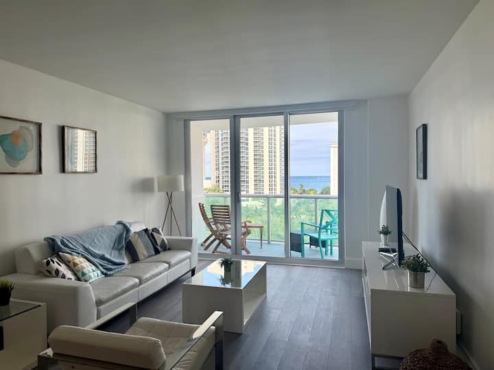 Free Parking*ocean View*balcony*sparking Clean - North Miami Beach, FL