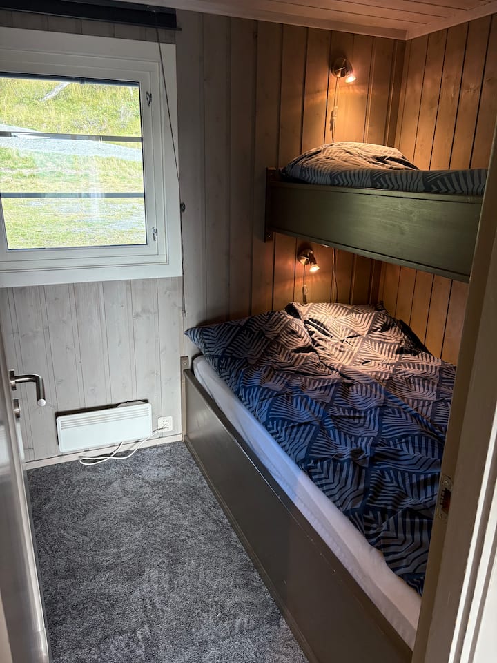 Chumba cha 3 cha kulala.
Kitanda cha sentimita 120 na kitanda cha sentimita 75.