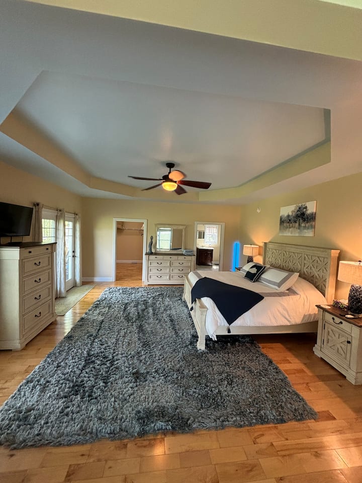 Master bedroom suite! KING BED! Super comfy! HUGE SPACE! Walk in closet and office space! 