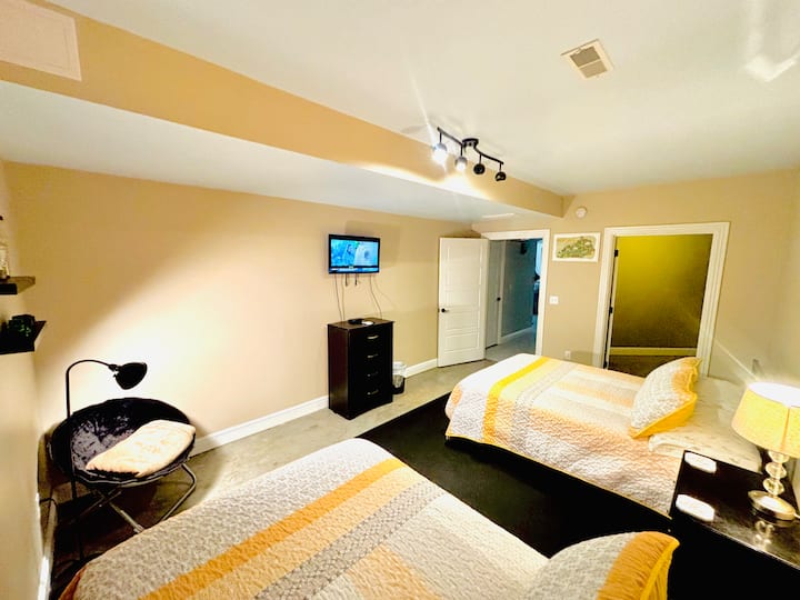 2 Full Beds Downstairs with 32in Directv! 