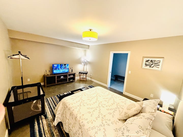 Queen bed with 48in Smart TV! 