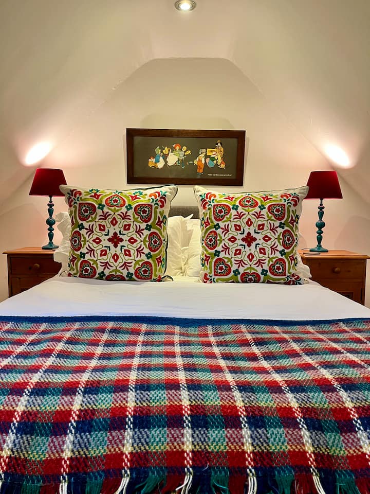 Double bed - dressed in 400TC Egyptian Cotton bedlinen.