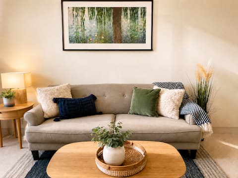 Successful Airbnb property: Stylish Apartment, Resort Facilities and Location! in South Yarra