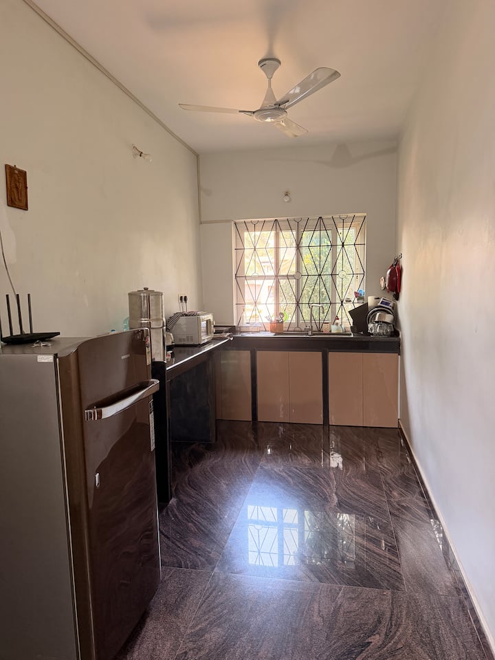 Full kitchen image 2