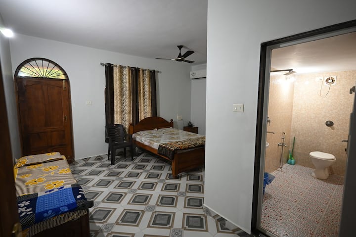Bedroom 1 image 2