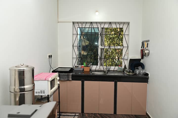 Kitchenette image 2