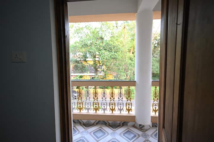 Bedroom 2 image 2