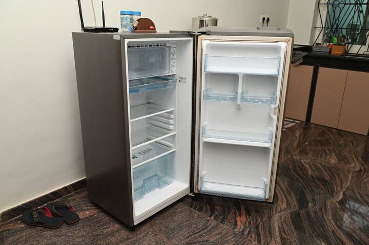 Kitchenette image 1