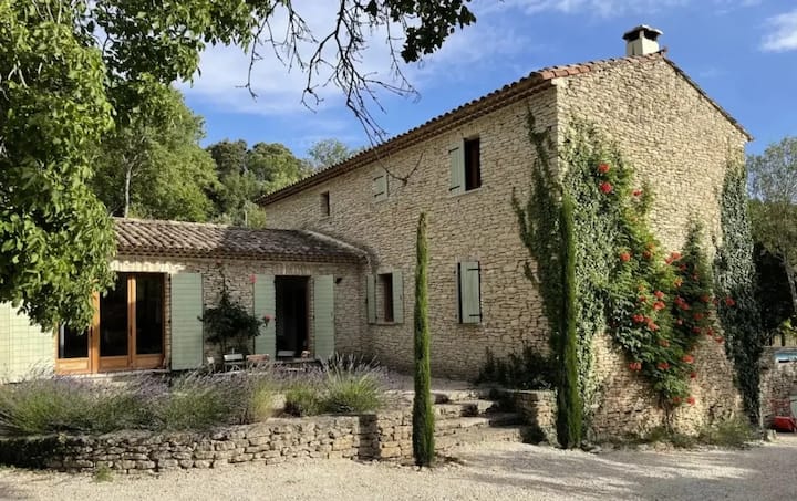 Mas Au Calme à Gordes Dans Son éCrin De Verdure - Gordes