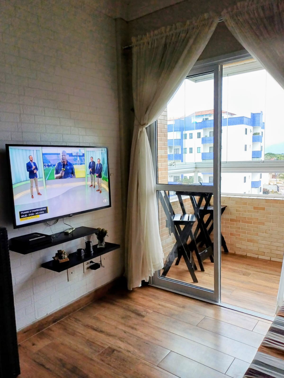 Imóvel de sucesso: Apartment 250 meters from the beach, pool and barbecue area em Bertioga