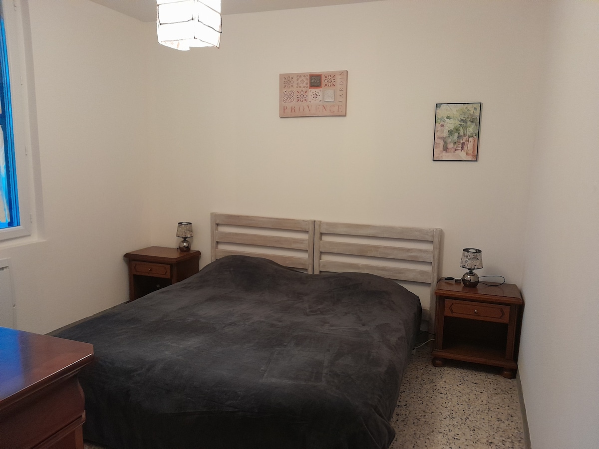 Nueva decoración y aislamiento para el dormitorio 1 en modo cama doble King size (180 cm/190 cm)