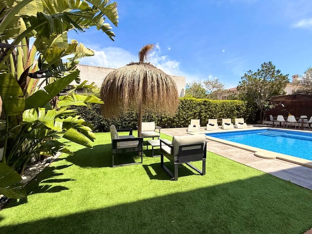 Villa Alegria, con piscina ,cerca de la playa.