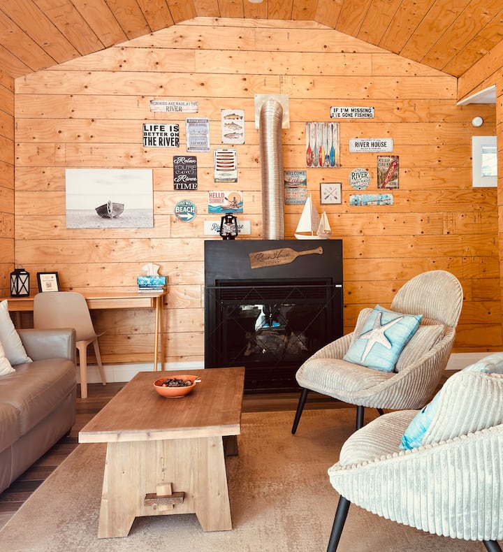 Sauna ~Creek Front~ Hot Tub~ Fire Pit~pet Friendly - Ontario