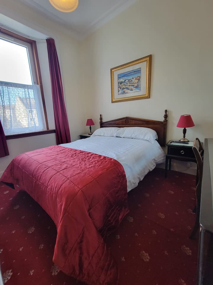 Room 2
All bedrooms have ensuites, mini fridges and TV. WiFi is unlimited throughout the house