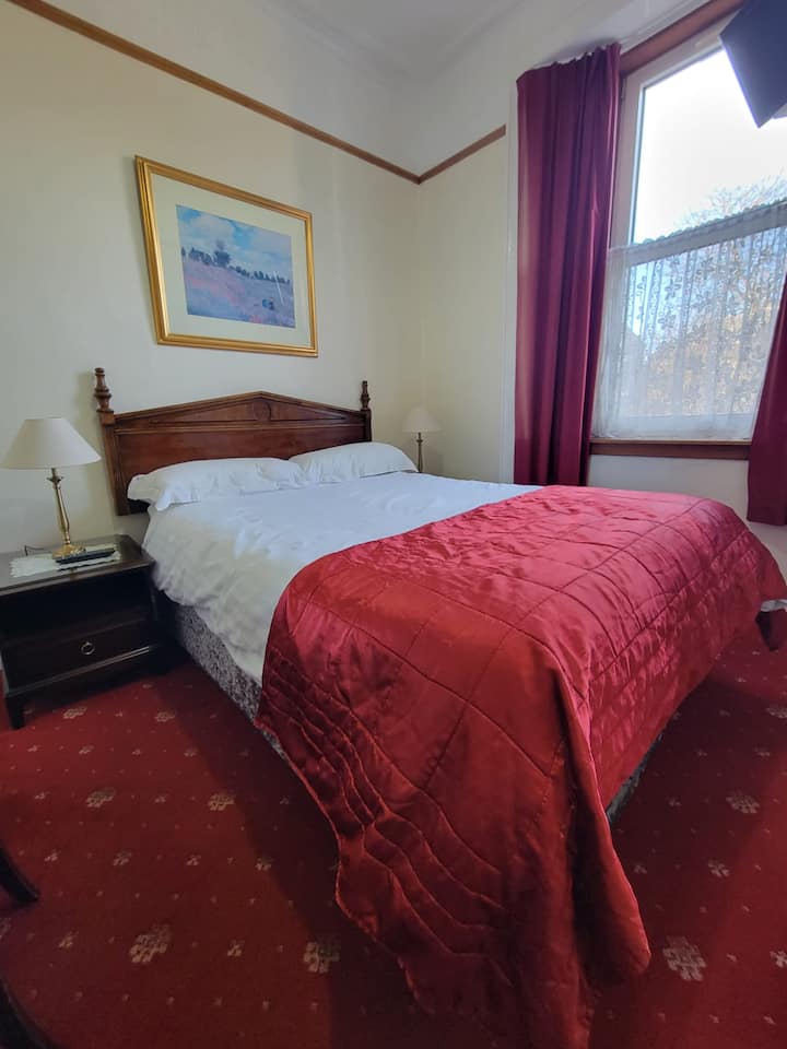 Room 3
All bedrooms have ensuites, mini fridges and TV. WiFi is unlimited throughout the house