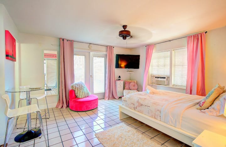 310. Pretty In Pink Studio Balcony 1 Bl From Beach - 포트로더데일