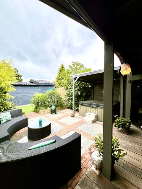 Buddha style family house& jacuzzi& sauna& garden