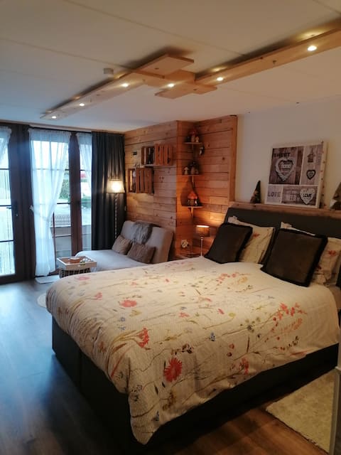 Top Airbnb: In the flowery corner in Malmedy
